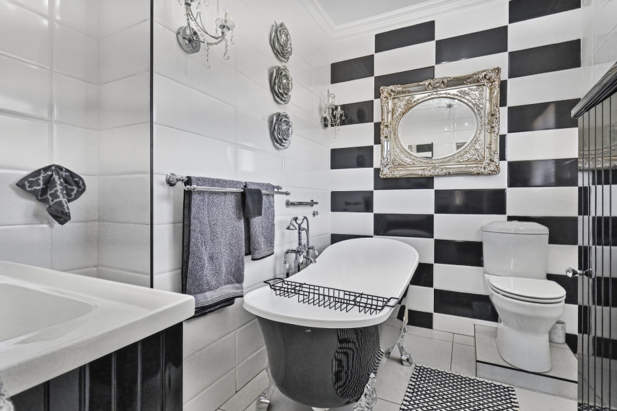 3 Bedroom Property for Sale in The Coves North West